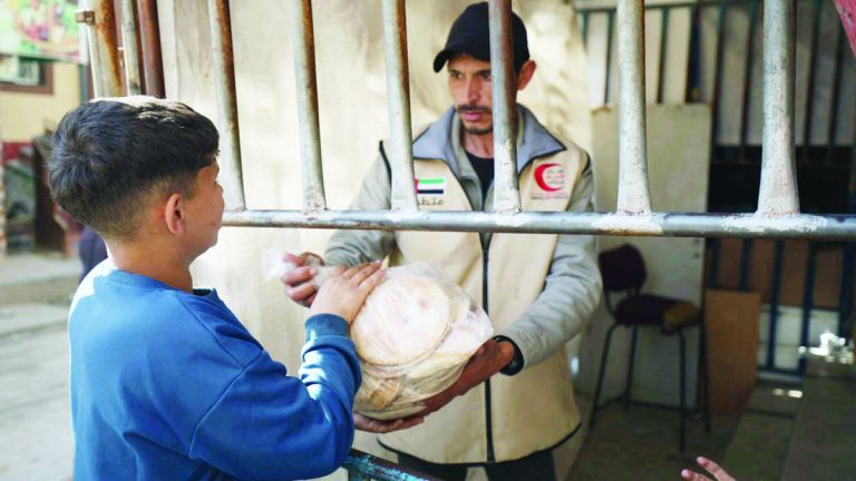 الإمارات تواصل الدعم الإنساني لإغاثة سكان غزة