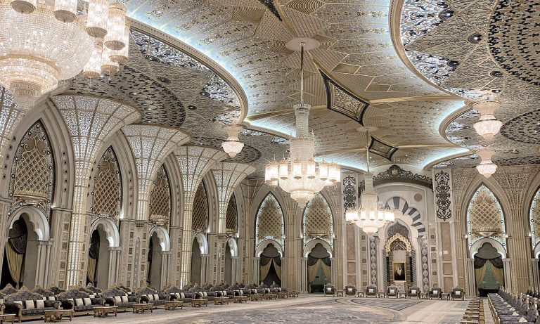 فضيحة السترات الواقية من الرصاص.. سرقوها قبل شحنها لأوكرانيا